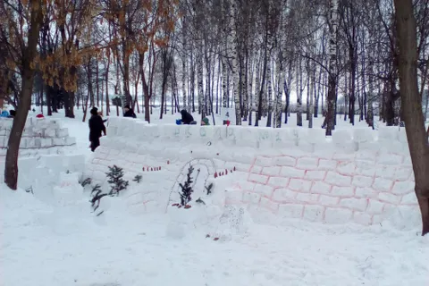 В Рыбинске соорудили самую большую снежную крепость