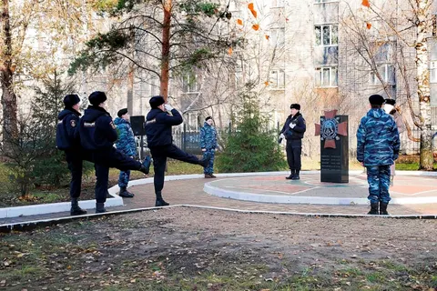 В Ярославле открыт памятный знак погибшим сотрудникам службы вневедомственной охраны