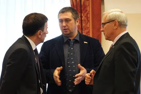 Идет заседание Ярославской областной Думы (с фото)