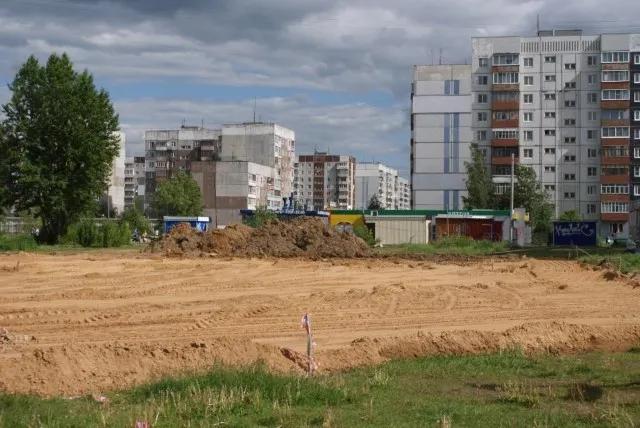 Автостоянка во дворе жилого дома в Брагино в Ярославле строиться не будет