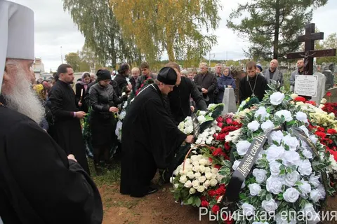 В Ярославле простились с семьей погибшего в ДТП священника