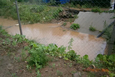 Под Угличем деревенские колодцы наполнились «мусорной водой»