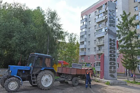 В Ярославле стелу 60-летия Ленинского комсомола отремонтируют и перенесут