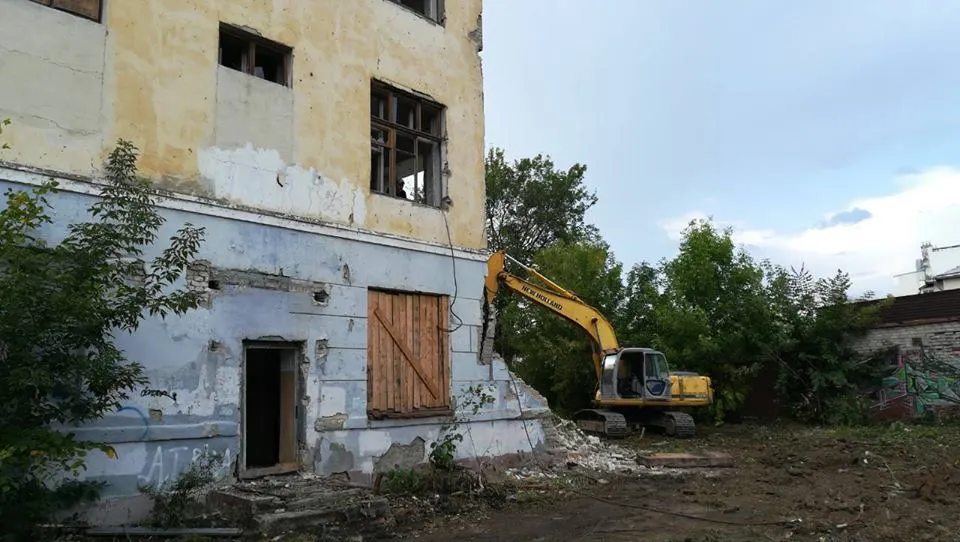 В Ярославле начали сносить 53-ю школу