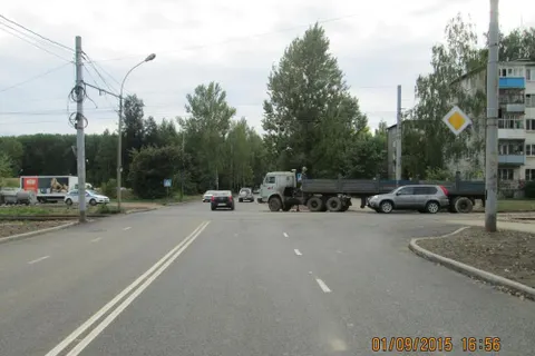 В Ярославле пьяного пешехода сбил КАМАЗ с полуприцепом
