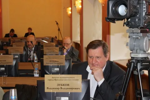 Детская площадка в центре Ярославля раскола ряды депутатов муниципалитета