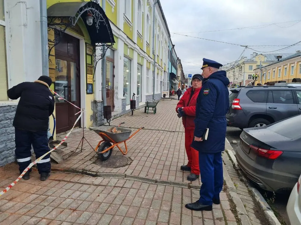 Установлена возможная причина кирпичепада в центре Ярославля