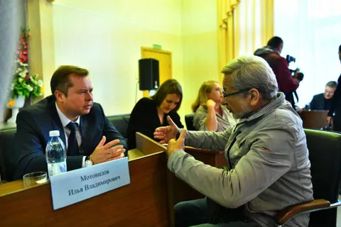Глава Ярославля встретился с жителями Ленинского района