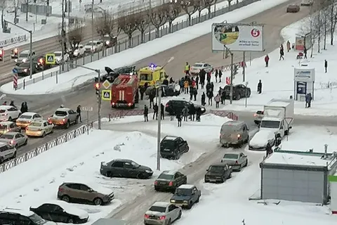 «Решил сквозануть»: в Ярославле в ДТП пострадал молодой мужчина