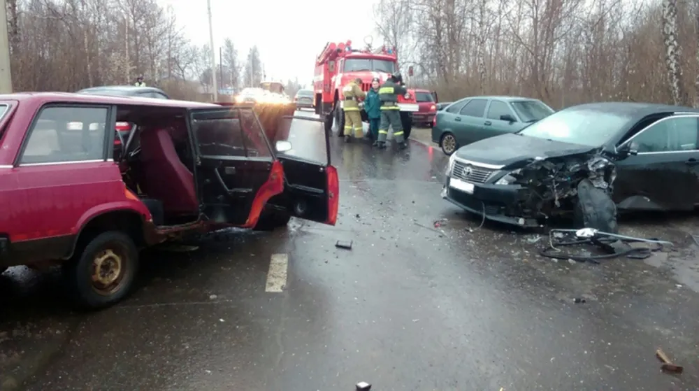 В Рыбинске водитель «ВАЗ-2104» устроил ДТП