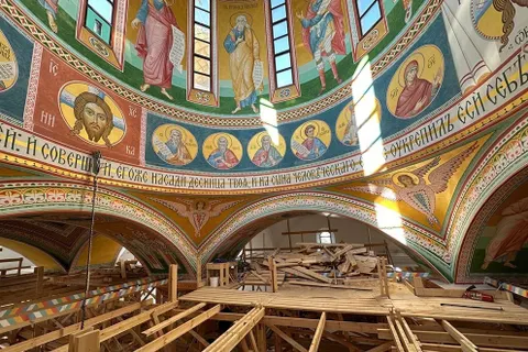 В Ярославле частично завершена роспись стен Успенского собора