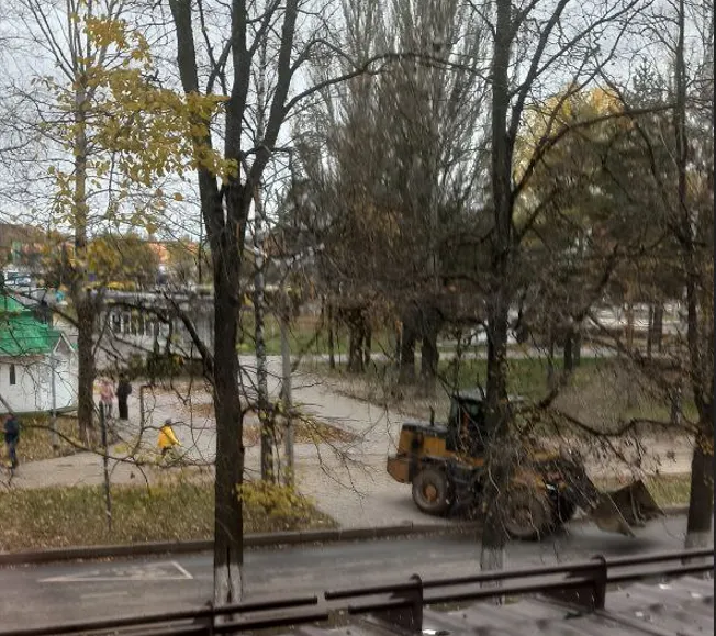 Жителей Брагино удивила стройка кафе в парке 30-летия Победы