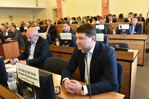Владимир Слепцов отчитался перед депутатами муниципалитета Ярославля за прошлый год
