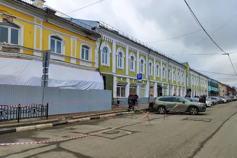 В Ярославле из-за угрозы обрушения здания перекрыли улицу