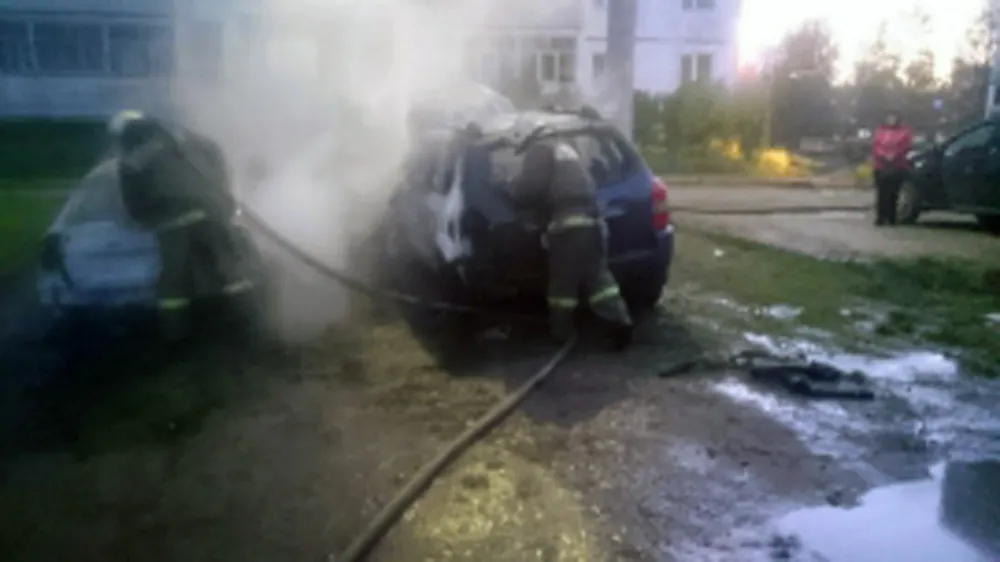 В Рыбинске сгорели сразу четыре автомобиля