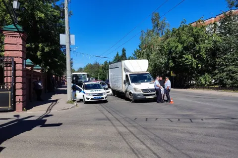 В Ярославле автобус с пассажирами въехал в грузовик