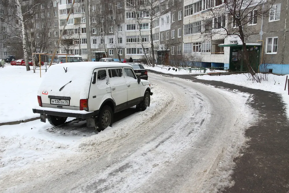 Снегопад в Ярославле: МЧС обратилось к водителям