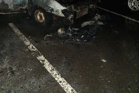 В Ярославле ночью сожгли два автомобиля