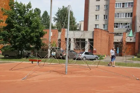В Заволжском районе Ярославля появилась новая детская площадка