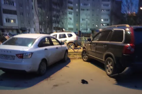 В Ярославле пьяный «Ниссан» протаранил шесть машин: видео погони