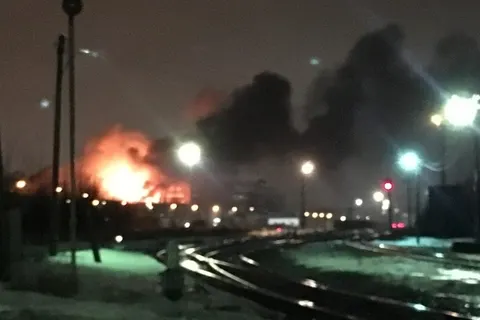 В Рыбинске горит завод «Магма»