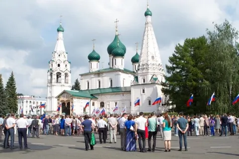 В Ярославле торжественно отметили День Государственного флага России