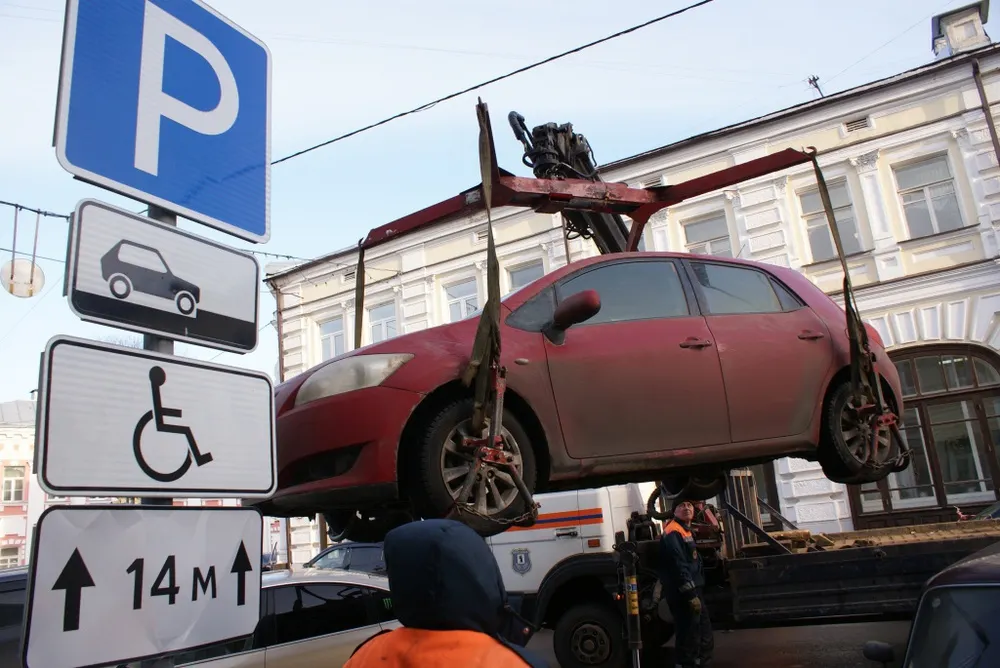 В Ярославле прошел рейд по борьбе с незаконными парковками