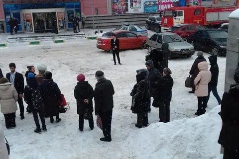 Вторая волна: в Ярославле эвакуировали людей из ТЦ «Шоколад»