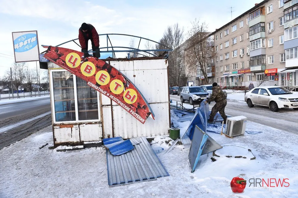  В Ярославле массово ломают ларьки