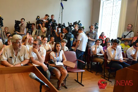 Начала суда над  мэром Ярославля журналисты ждали пять часов. Фоторепортаж