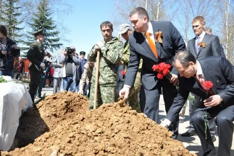 В Ярославской области торжественно перезахоронили прах двух неизвестных солдат