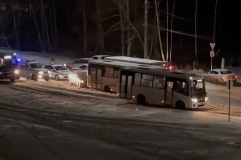 В Ярославле из-за массового ДТП перекрыт проспект Машиностроителей