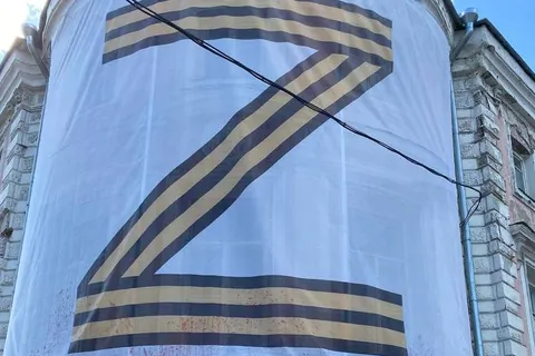 В Ярославле плакат «Z» вновь подвергся нападению