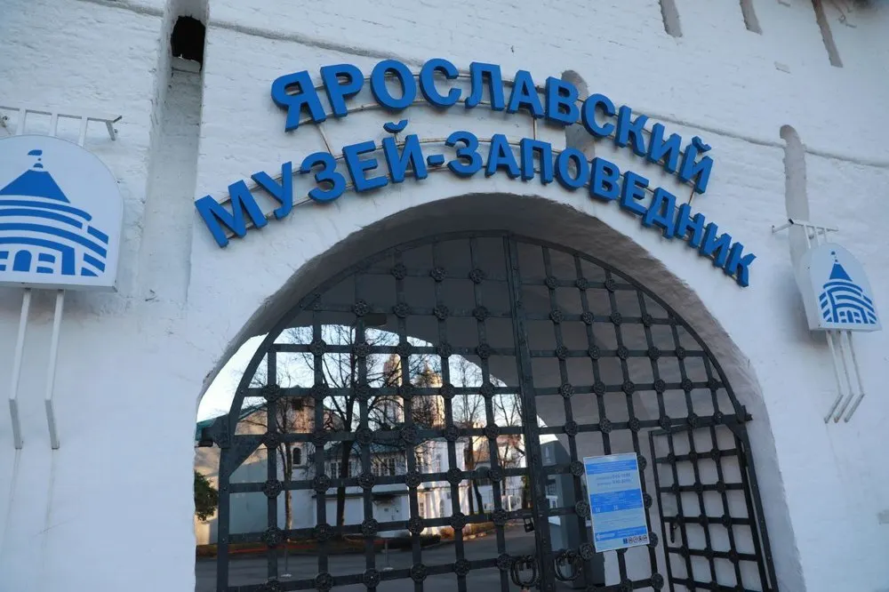 «Памятник мужику с тортом»: жители Ярославля не оценили появление кремля