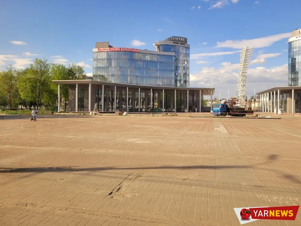 Стройку башни на площади Труда в Ярославле продлили на год