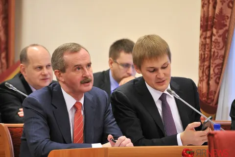 Заседание Думы Ярославской области - крупным планом. С фото