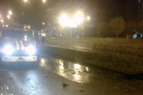 В Ярославле иномарка ночью врезалась в дерево