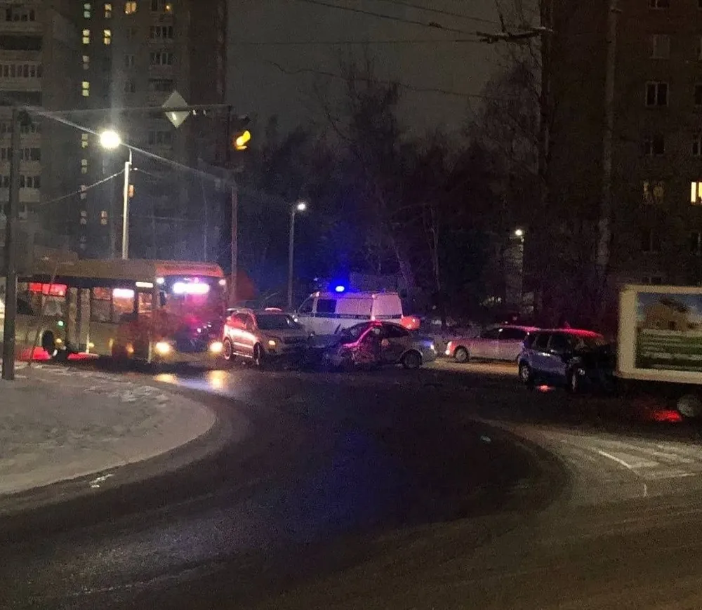 В жестком тройном ДТП в Ярославле погиб человек