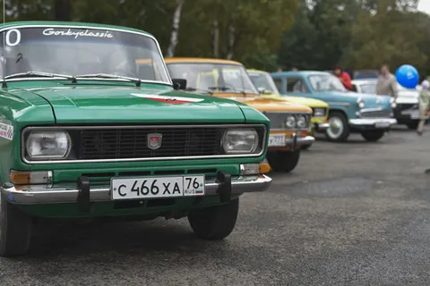 В Ярославле прошло ралли исторических автомобилей