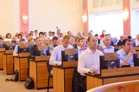 Обсуждение результатов деятельности мэра Ярославля за 2012 год длилось несколько часов. Фоторепортаж