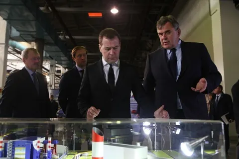 Премьер-министр РФ Дмитрий Медведев посетил ОАО «Тутаевский моторный завод» в Ярославской области
