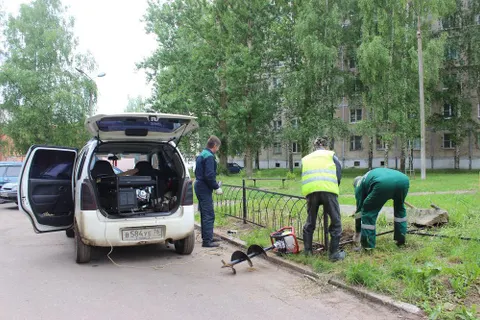 В дом – лифт, во двор – заборчик
