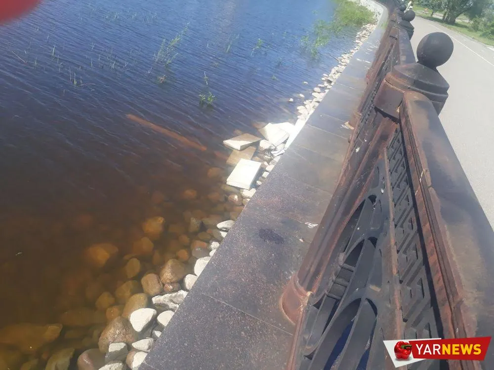 В Ярославле осыпалась часть набережной: фоторепортаж