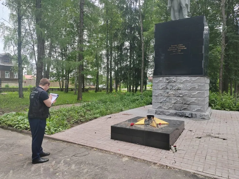 В Ярославской области установлены подозреваемые в поджоге памятника Победы