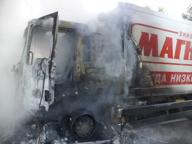 В Ярославской области загорелась фура «Магнита»