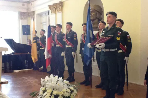 Дмитрий Миронов вручил знак мэра города Владимиру Слепцову
