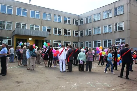 В ярославских школах прозвенели последние звонки