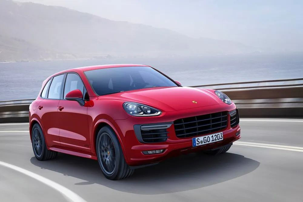 Житель Ярославля на Porsche въехал в толпу людей