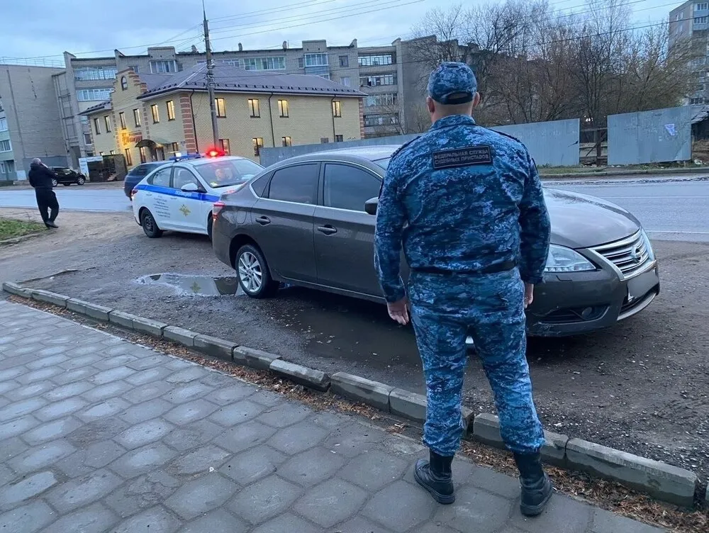 Накопившего 99 штрафов ярославского водителя лишили «Ниссана»