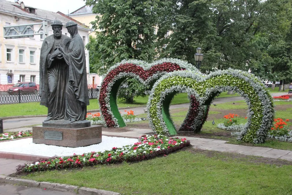 В Ярославле перенесут памятник Петру и Февронии